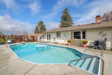 811 Lark Ellen Way Grants Pass OR 97527