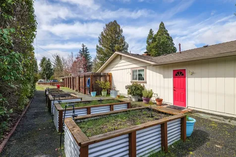 811 Lark Ellen Way Grants Pass OR 97527