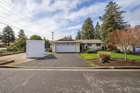 811 Lark Ellen Way Grants Pass OR 97527