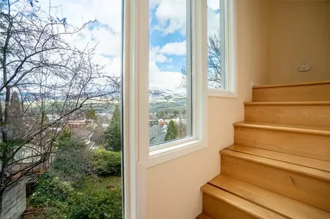 339 Ravenwood Place Ashland OR 97520