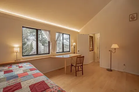 339 Ravenwood Place Ashland OR 97520