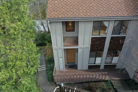 339 Ravenwood Place Ashland OR 97520