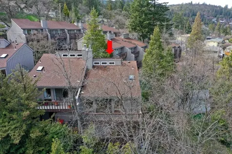 339 Ravenwood Place Ashland OR 97520