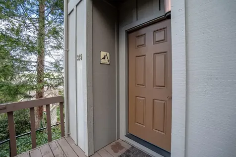 339 Ravenwood Place Ashland OR 97520