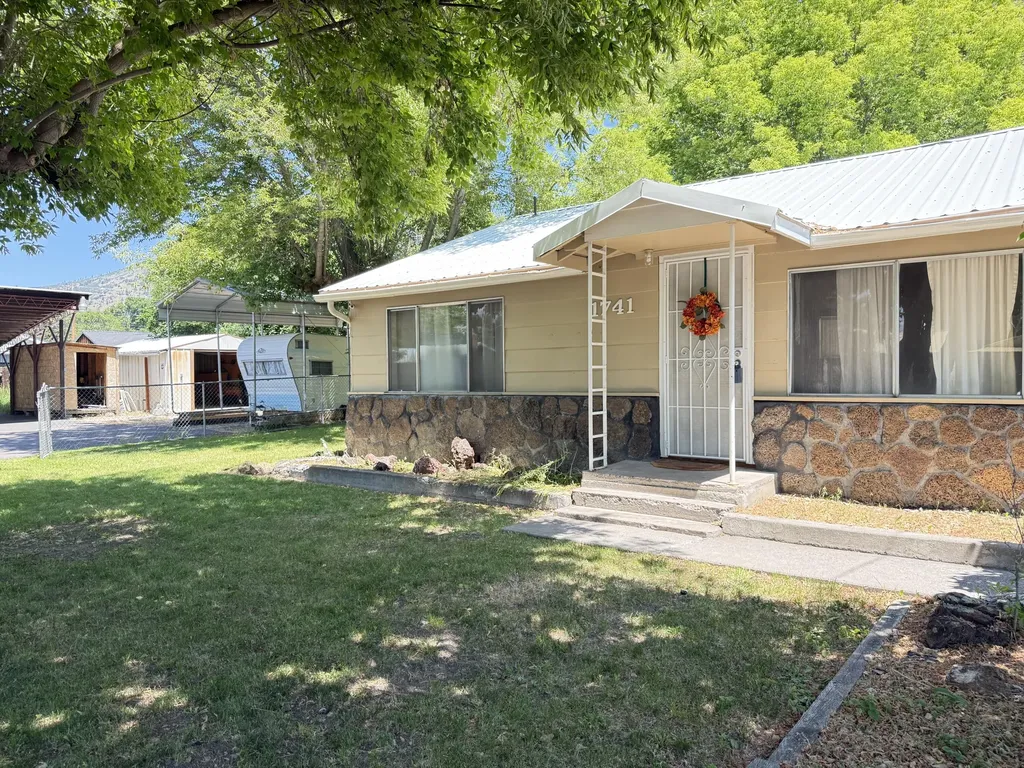 1741 Hope Street Klamath Falls OR 97603