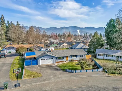 1679 Virginia Lane Grants Pass OR 97527