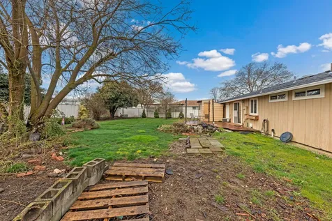 2760 Terrmont Street White City OR 97503