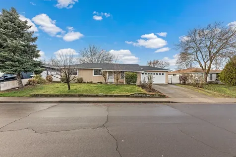 2760 Terrmont Street White City OR 97503