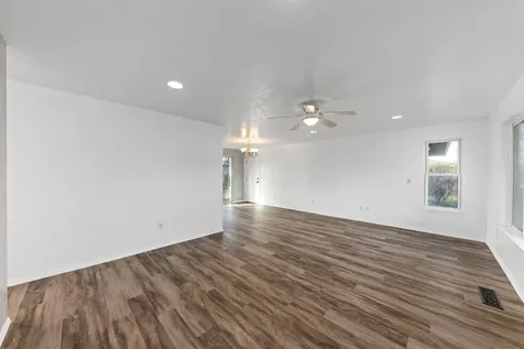 2760 Terrmont Street White City OR 97503