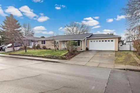 2760 Terrmont Street White City OR 97503