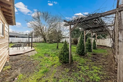 2760 Terrmont Street White City OR 97503