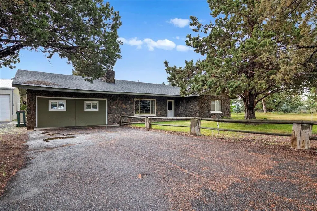 6174 S Highway 97 Redmond OR 97756