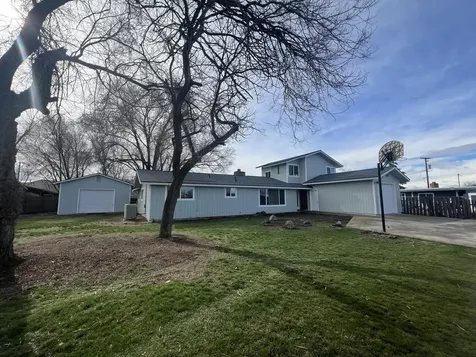 1043 NW Golf Course Drive Madras OR 97741