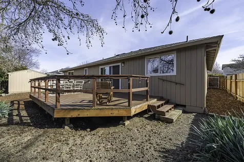 1821 Cascadia Circle Medford OR 97504