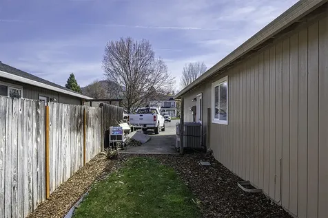 1821 Cascadia Circle Medford OR 97504