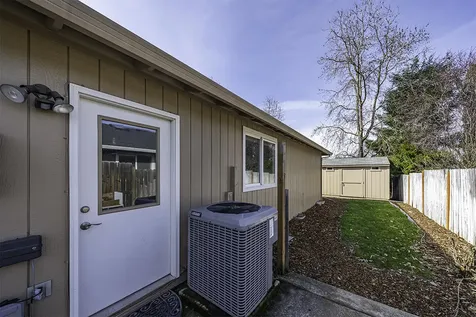 1821 Cascadia Circle Medford OR 97504
