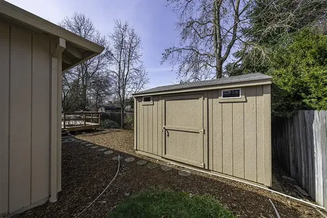 1821 Cascadia Circle Medford OR 97504