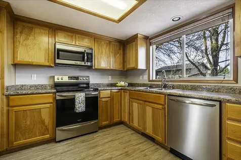 1821 Cascadia Circle Medford OR 97504