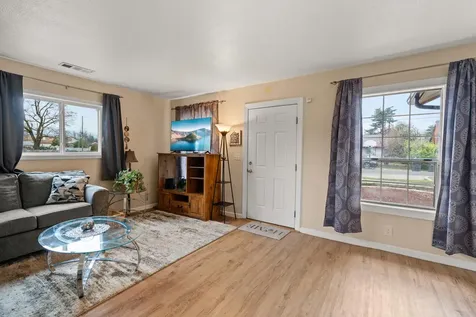 26 Kenwood Avenue Medford OR 97501