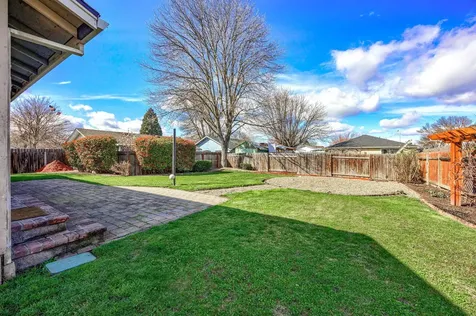 905 Juanita Way Central Point OR 97502