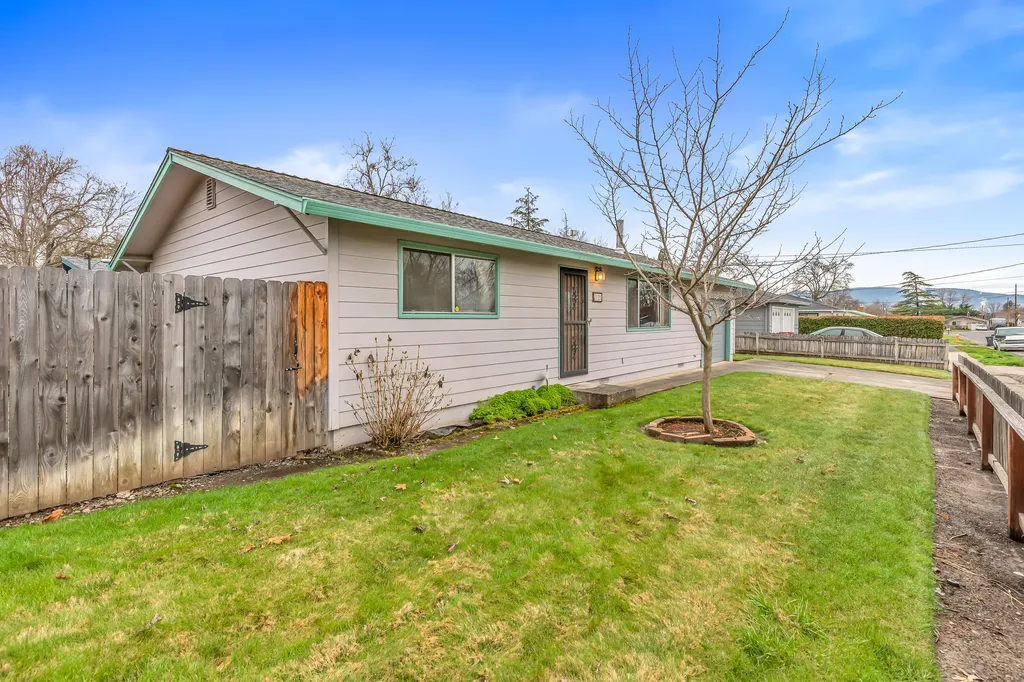 2120 Perri Place Medford OR 97504