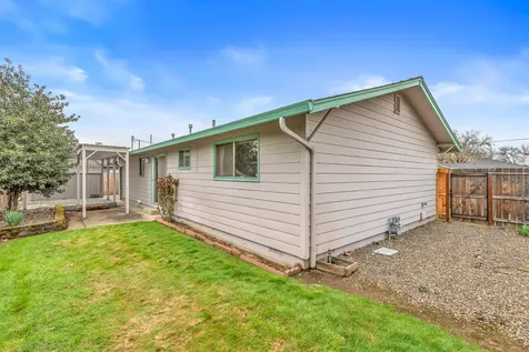 2120 Perri Place Medford OR 97504