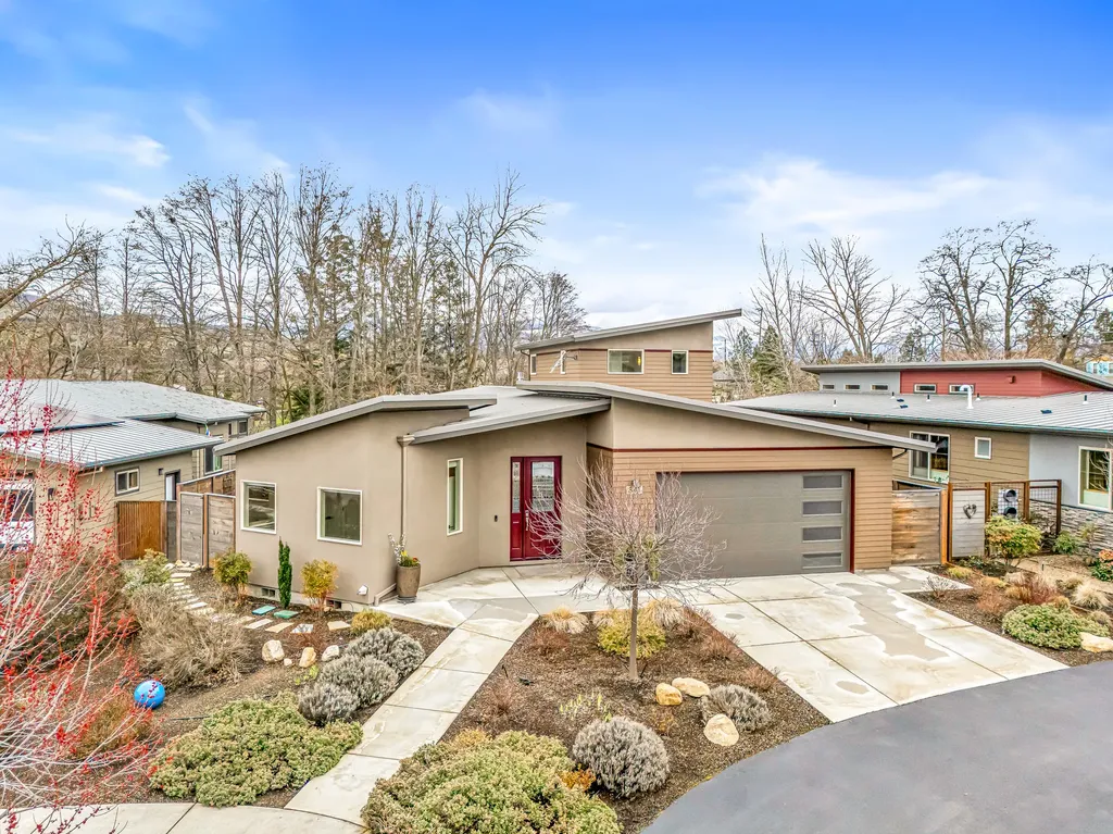 841 Sander Way Ashland OR 97520
