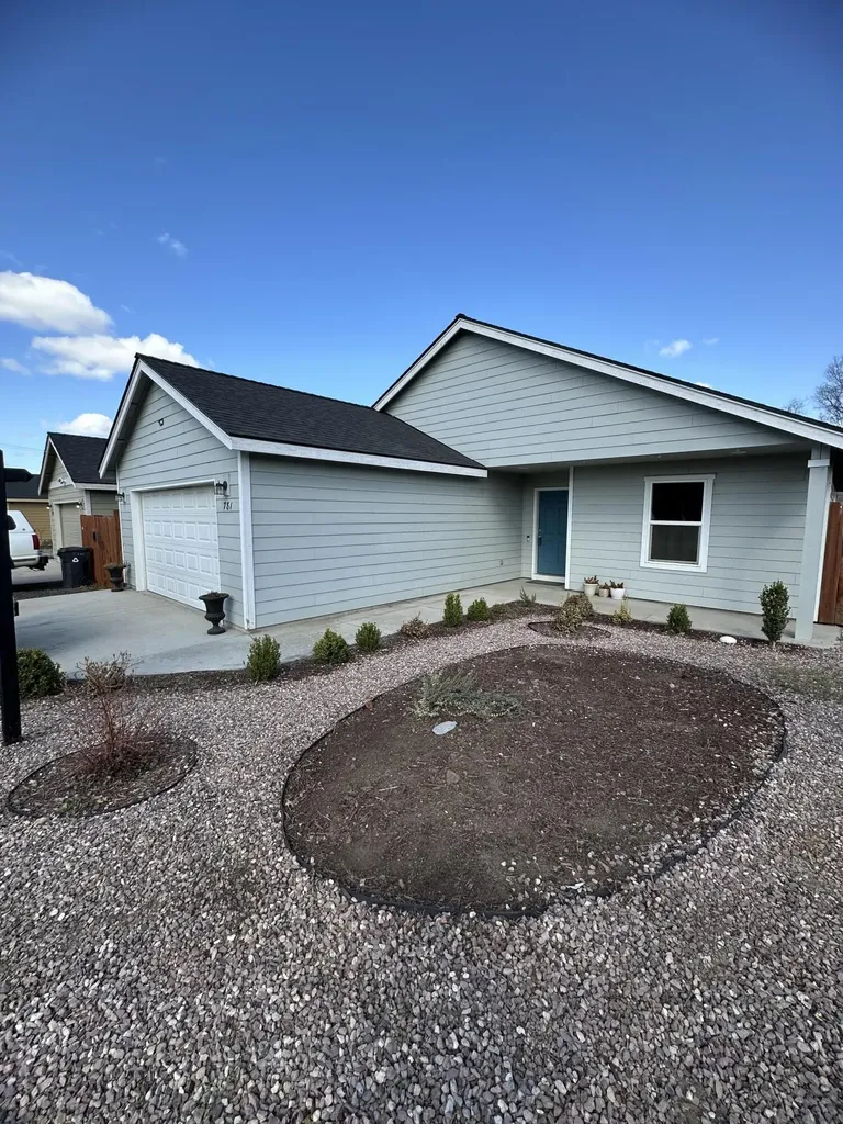 781 SW 1st Street Madras OR 97741