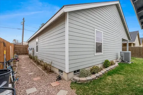 781 SW 1st Street Madras OR 97741