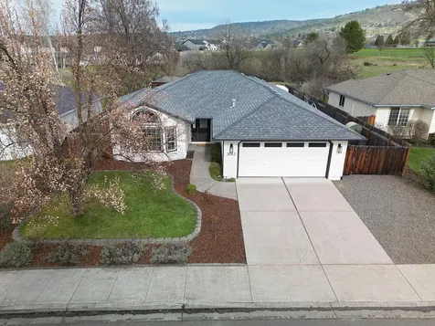 3063 Edgewood Drive Medford OR 97504