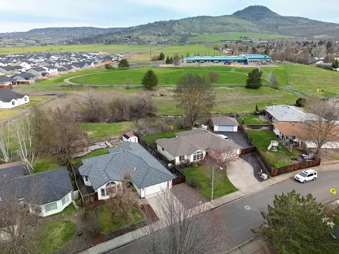 3063 Edgewood Drive Medford OR 97504