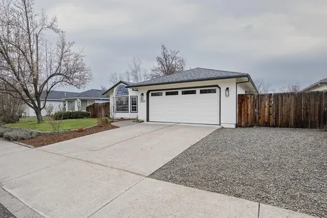 3063 Edgewood Drive Medford OR 97504