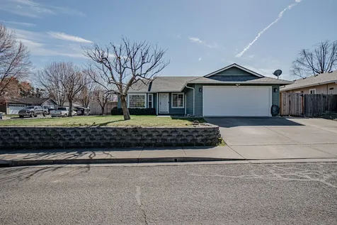 601 Benjamin Way Phoenix OR 97535