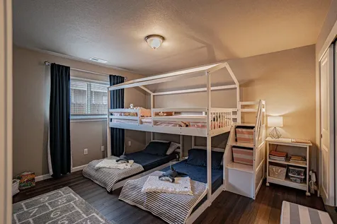 601 Benjamin Way Phoenix OR 97535
