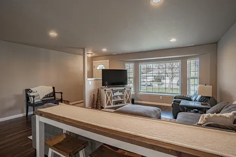 601 Benjamin Way Phoenix OR 97535