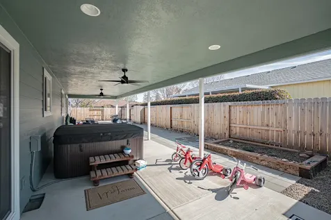 601 Benjamin Way Phoenix OR 97535