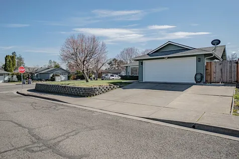 601 Benjamin Way Phoenix OR 97535