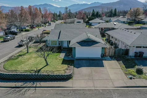 601 Benjamin Way Phoenix OR 97535