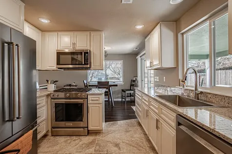 601 Benjamin Way Phoenix OR 97535
