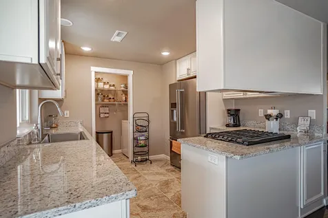 601 Benjamin Way Phoenix OR 97535