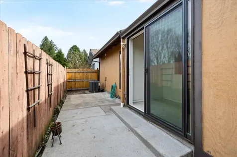 639 Golden Lane Medford OR 97504