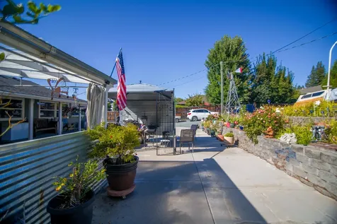 1113 SE Allenwood Drive Grants Pass OR 97527