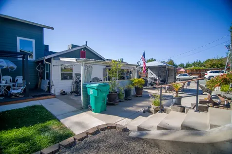 1113 SE Allenwood Drive Grants Pass OR 97527