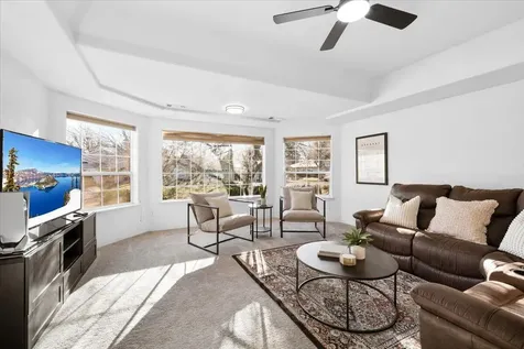 1918 Mckenzie Drive Medford OR 97501