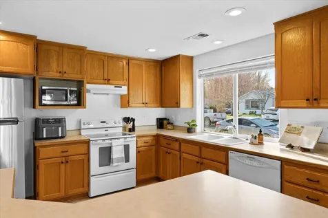 1918 Mckenzie Drive Medford OR 97501