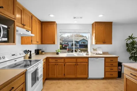 1918 Mckenzie Drive Medford OR 97501