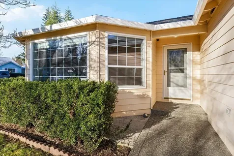 1918 Mckenzie Drive Medford OR 97501