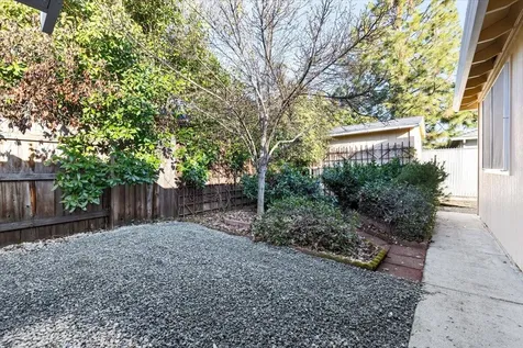 1918 Mckenzie Drive Medford OR 97501