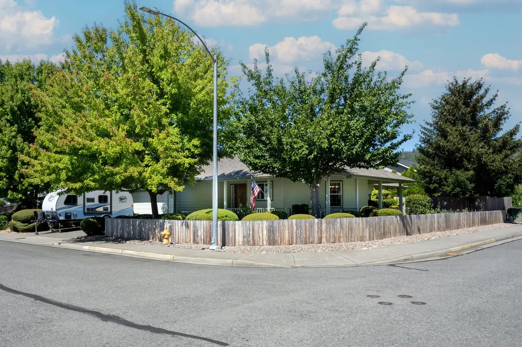1800 SW J Street Grants Pass OR 97526