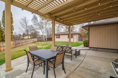 1860 Canyon Avenue Medford OR 97504